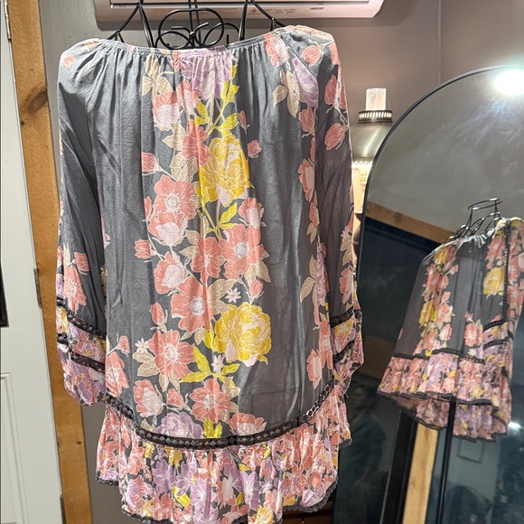 Fever Gray Blouse with Pink and Yellow Floral Design - Picture 6 of 8